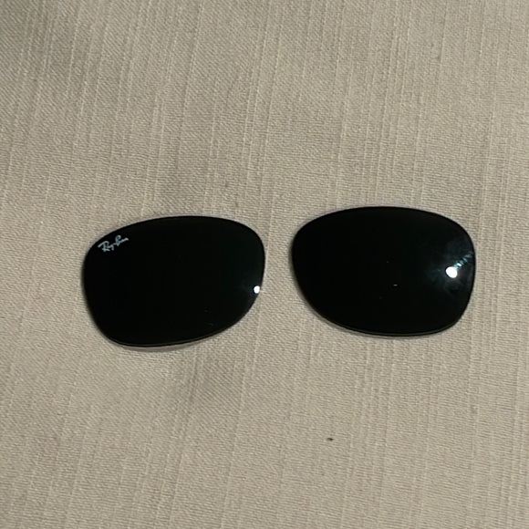 New Ray-Ban RB2132 Replacement lenses 100% Authentic 52mm with case and cloth - Picture 2 of 10